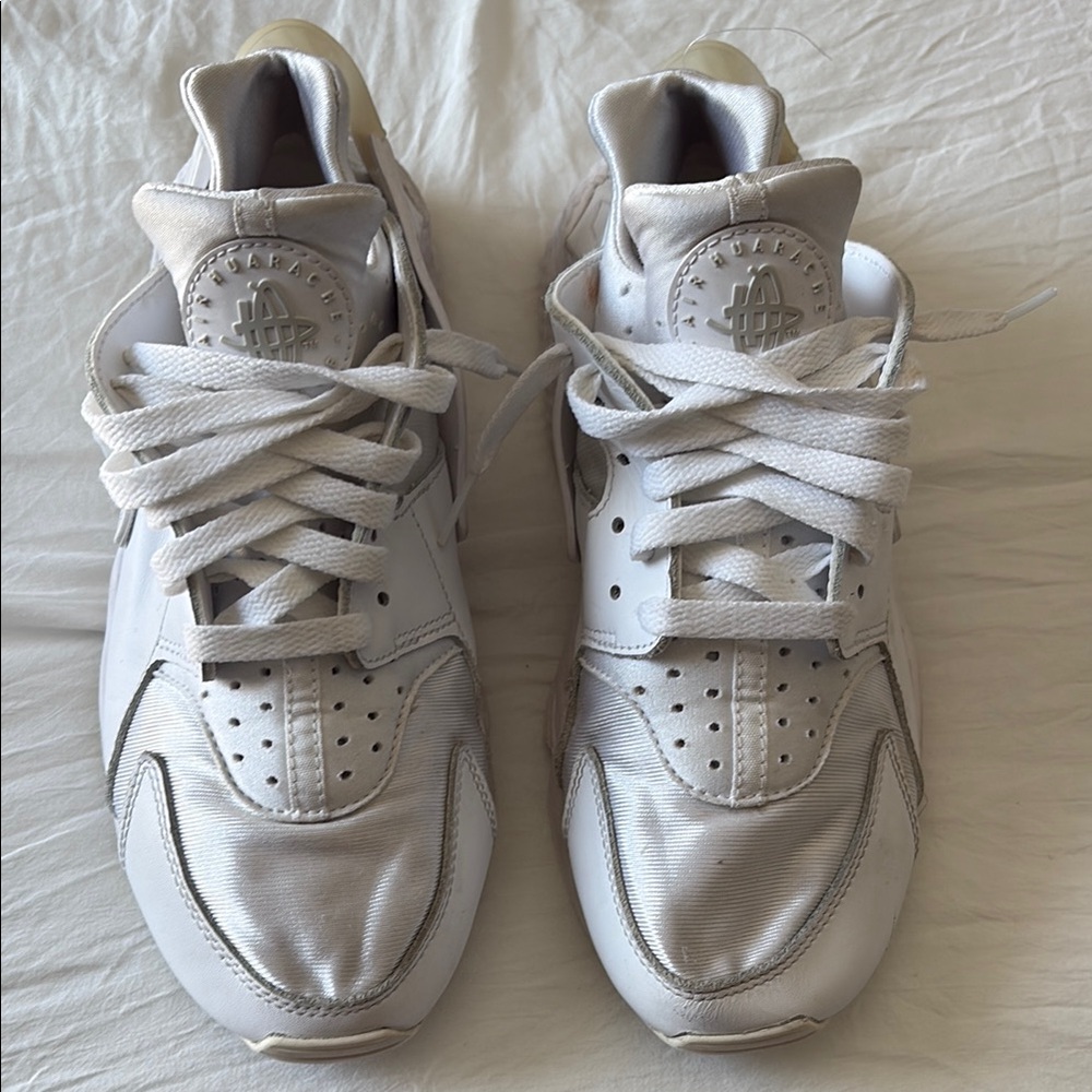 White womens nike Hurrache Sneakers